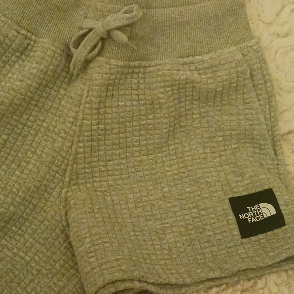 Shorts - Picture 3 of 9